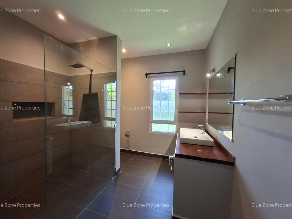 3 Bed Villa with En Suite at Off Ridgeways Rd - 16