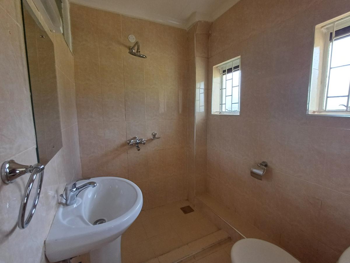 4 Bed House with En Suite in Lavington - 15