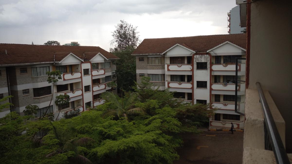 2 Bed Apartment with En Suite at Near Sarit Centre - 1