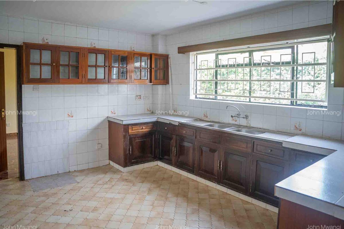 5 Bed House with En Suite in Nyari - 4