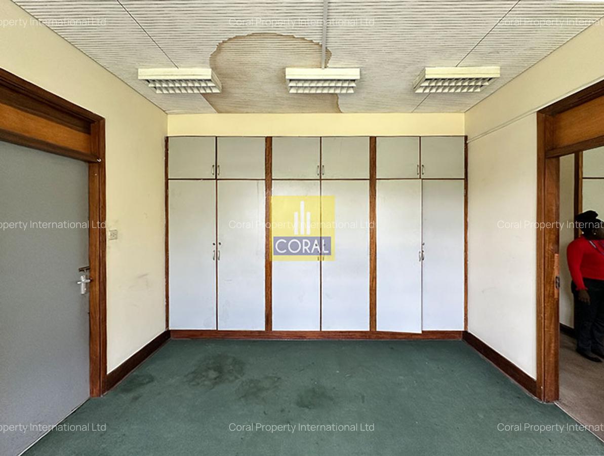 Office in Industrial Area - 11
