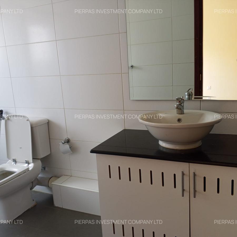 Serviced 3 Bed Apartment with En Suite in Westlands Area - 11