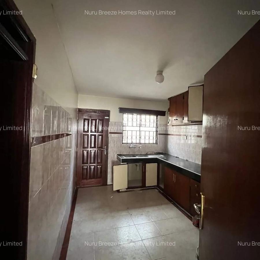 4 Bed Townhouse with En Suite in Lavington - 13