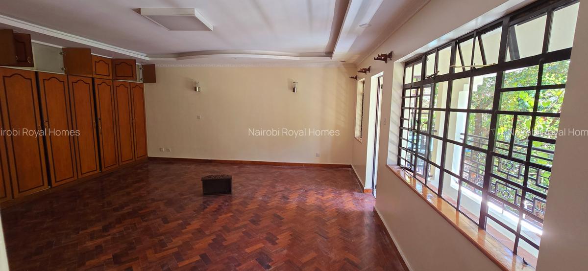 4 Bed Townhouse with En Suite at Off Convent Drive - 17