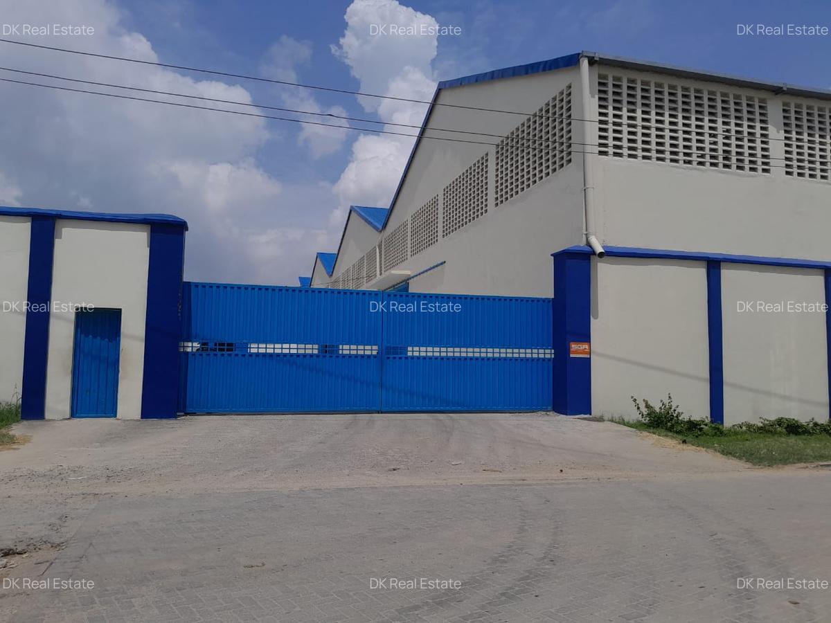96,229 ft² Warehouse with Service Charge Included at Off Refineries Road - 5