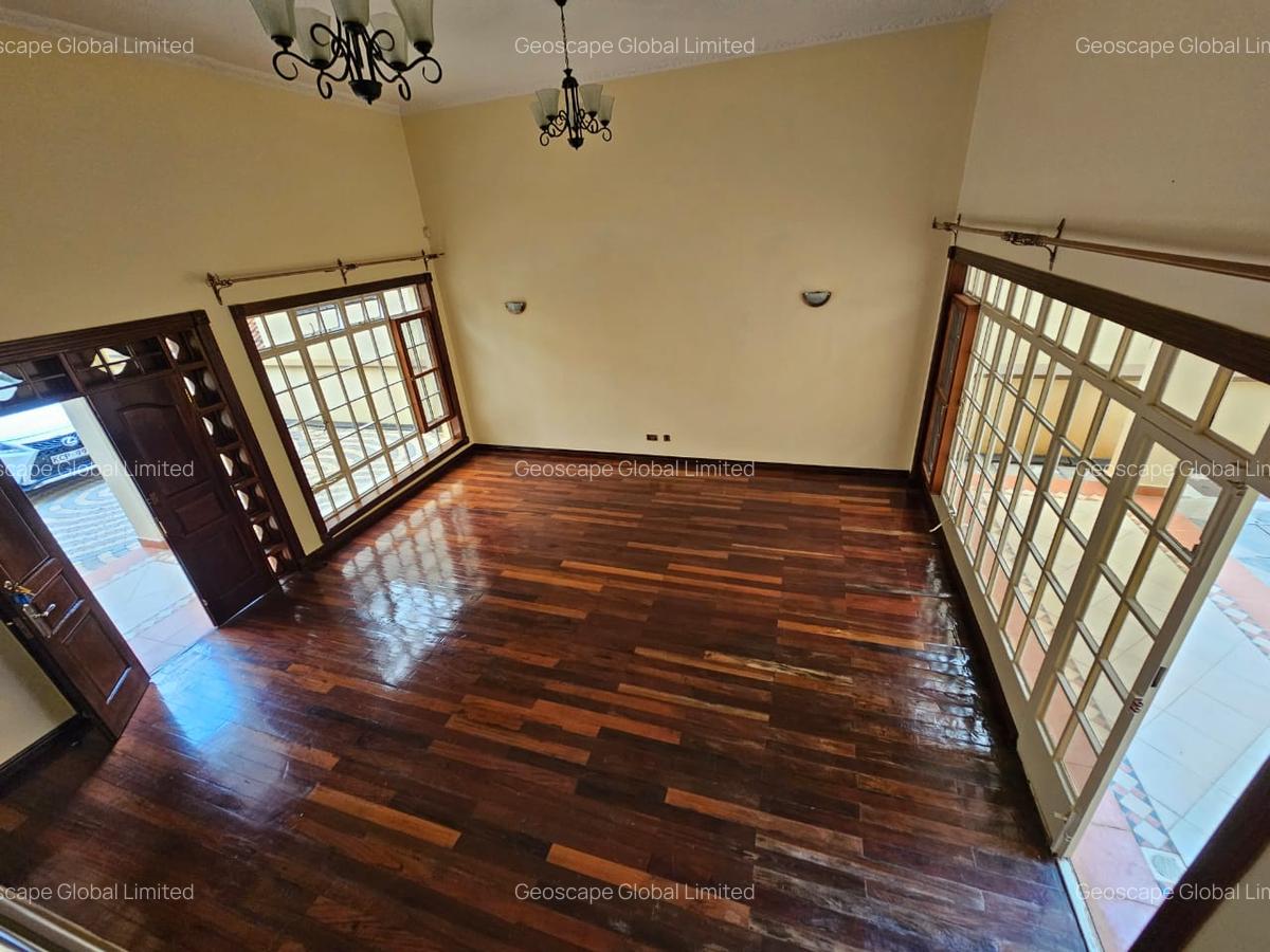 4 Bed Townhouse with En Suite in Spring Valley - 3