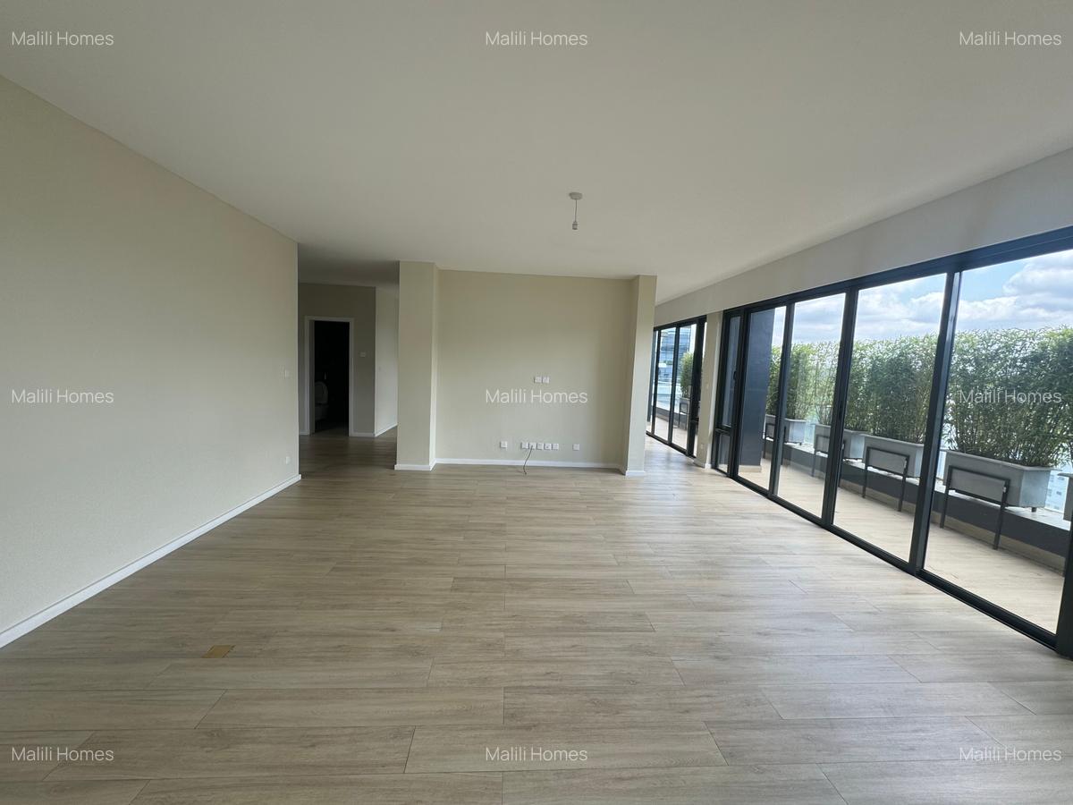 4 Bed Apartment in Riverside - 2