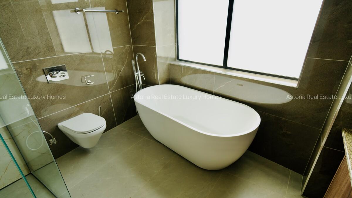 3 Bed Apartment with En Suite at 2026-128 - 3
