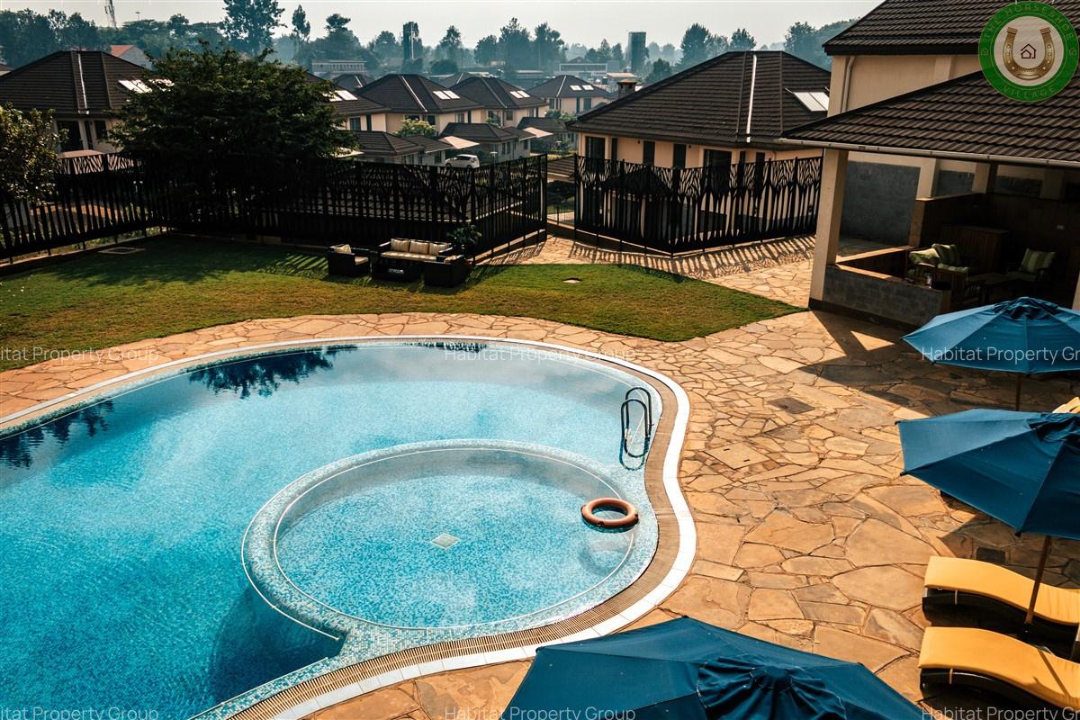 4 Bed Townhouse with En Suite at Tara Road - 13