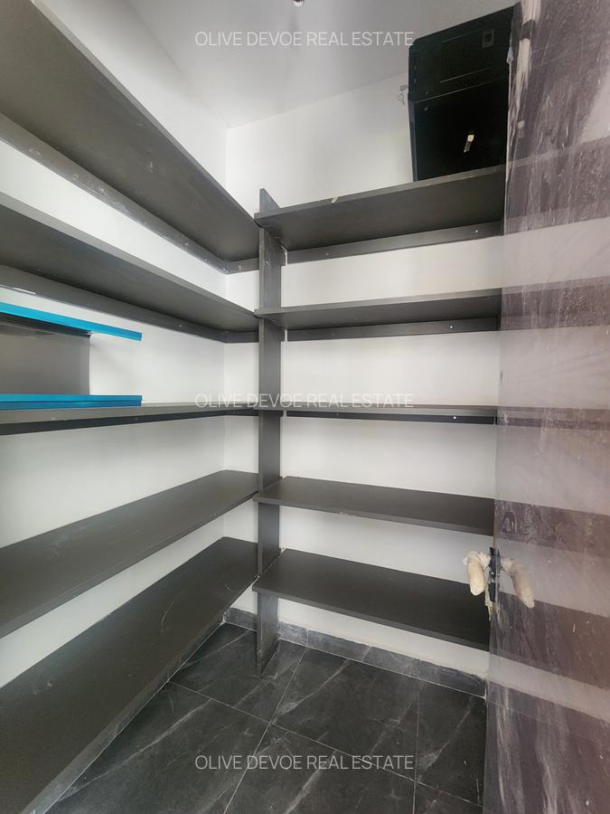 5 Bed Townhouse with En Suite in Lavington - 10