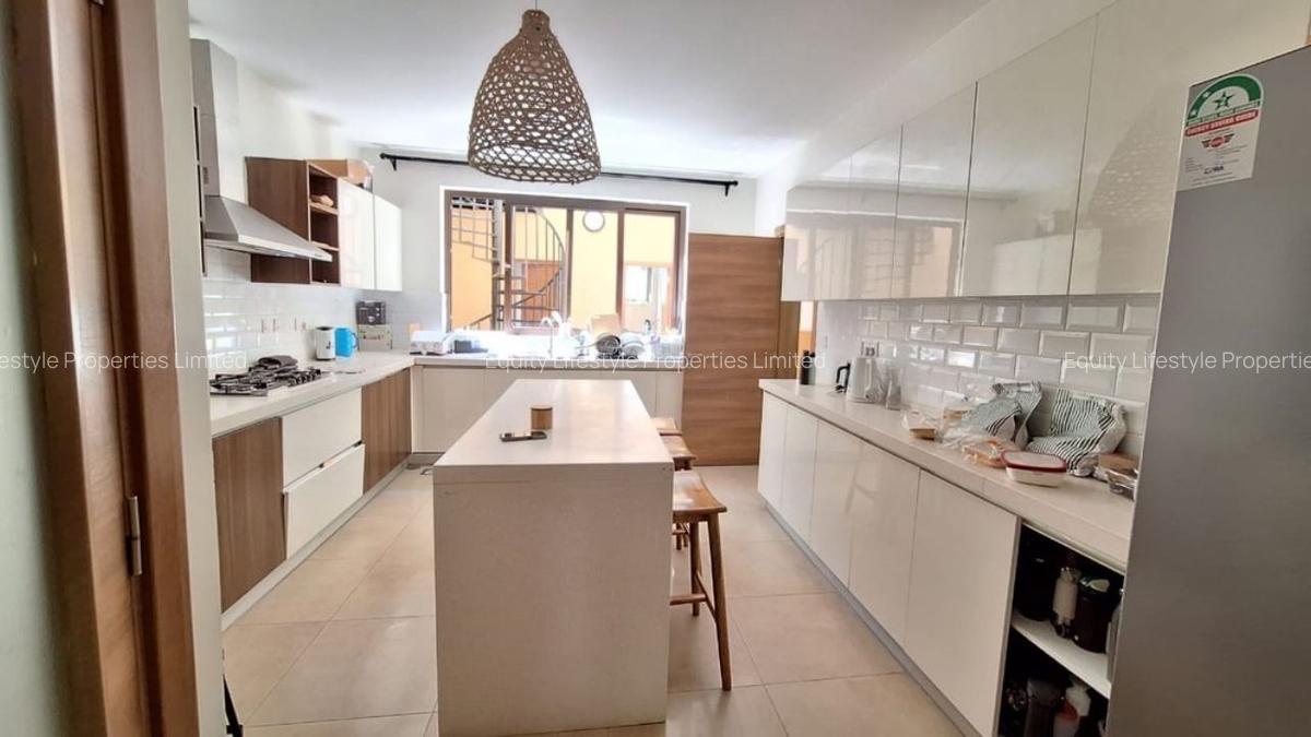 5 Bed Townhouse with En Suite in Lavington - 7