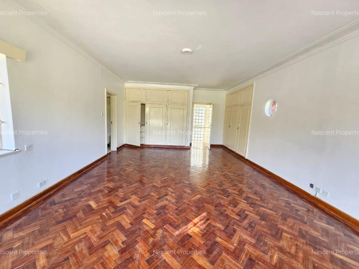 6 Bed House with En Suite in Rosslyn - 15