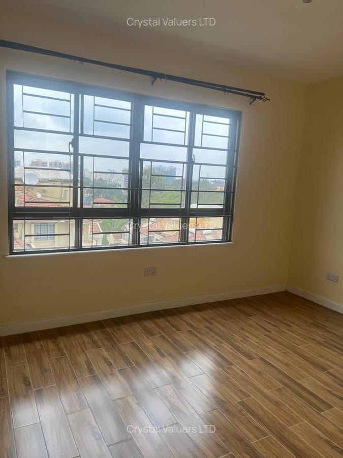 3 Bed Apartment with En Suite in Lavington - 10