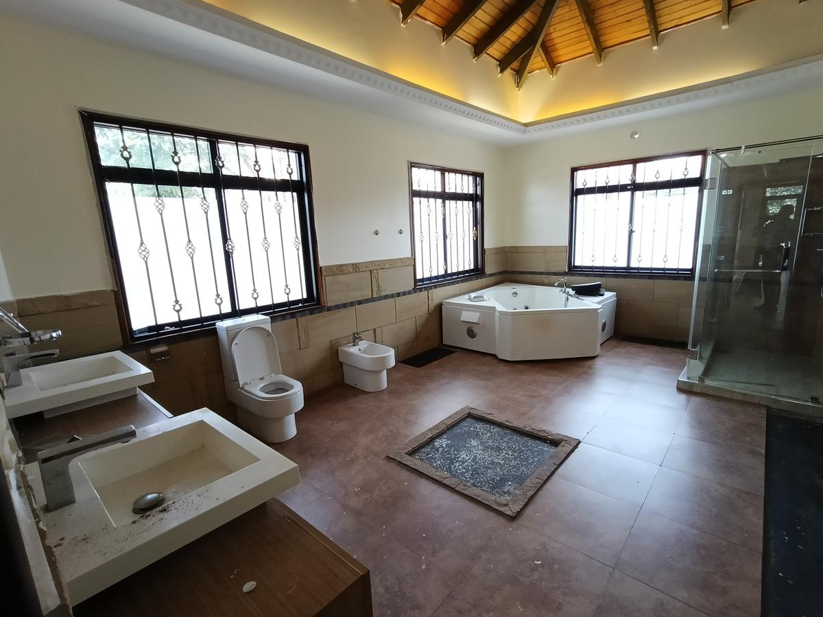 5 Bed Townhouse with En Suite in Lavington - 12