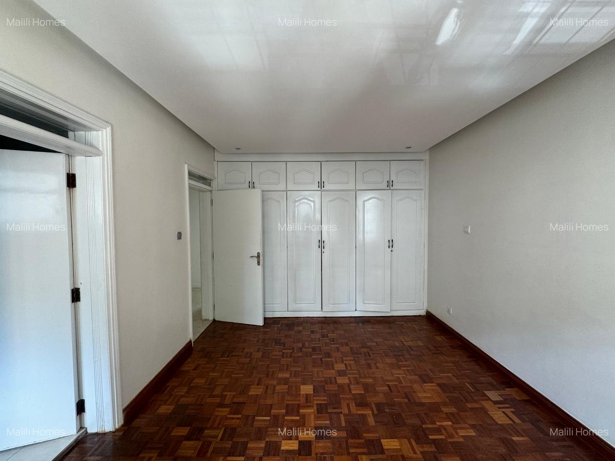 4 Bed Apartment in Riverside - 8