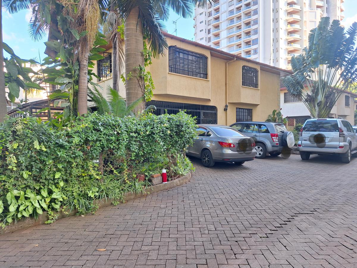 5 Bed Townhouse with En Suite in General Mathenge - 20