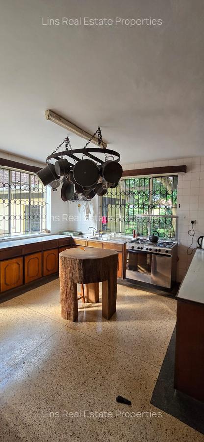 4 Bed House with En Suite in Nyari - 14