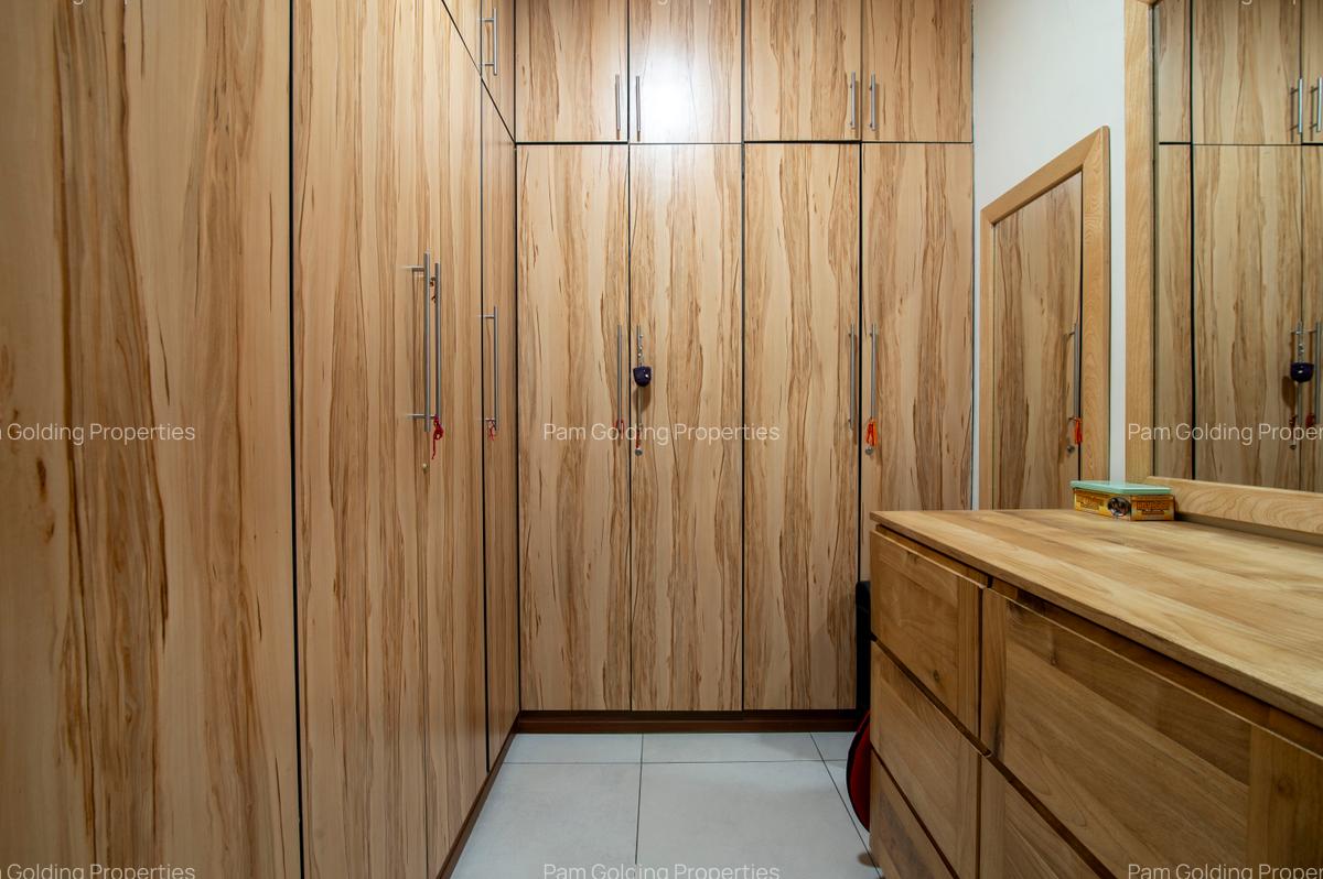 4 Bed Apartment with En Suite at General Mathenge - 14