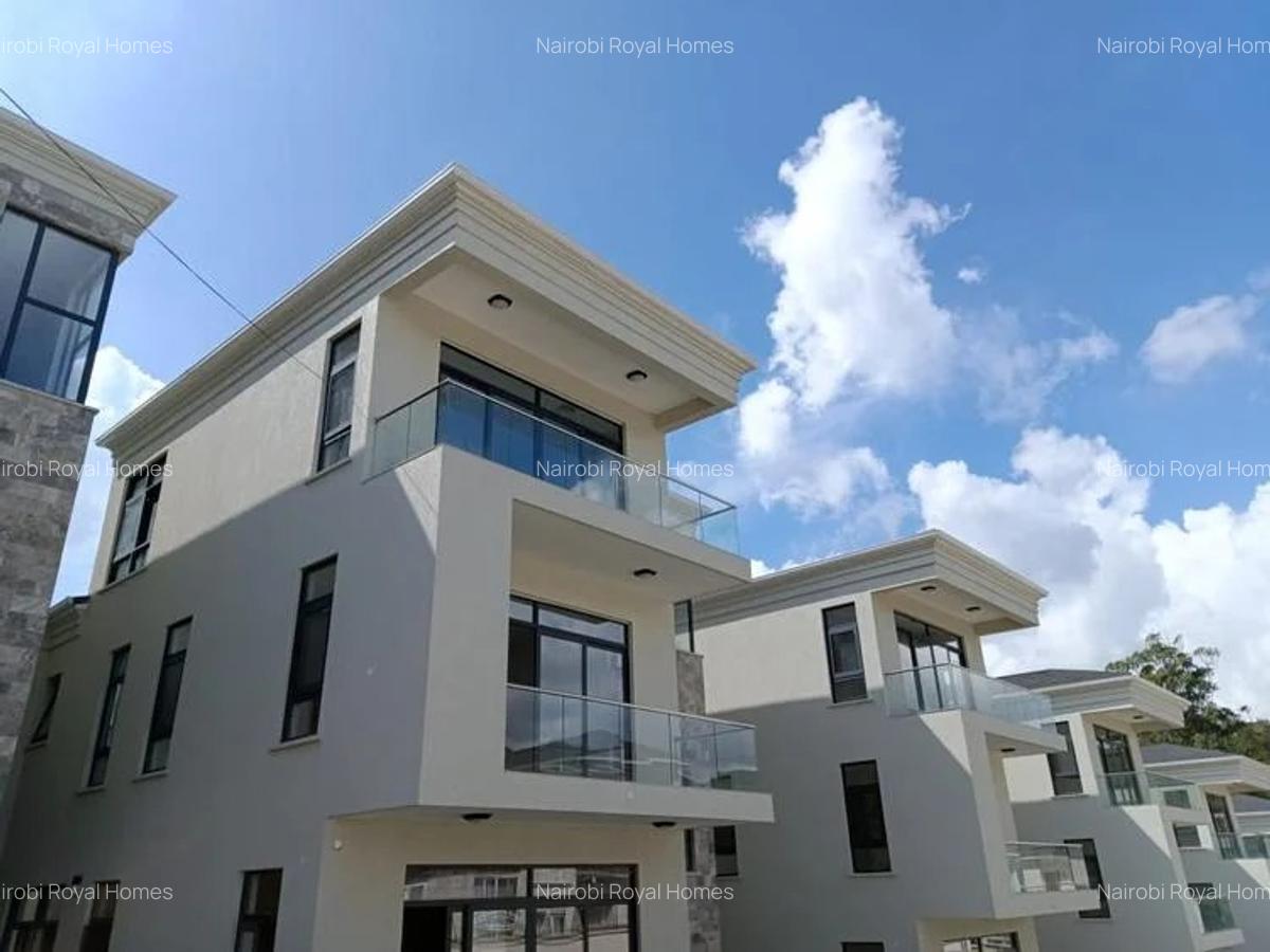 5 Bed Townhouse with En Suite at Lavington - 1