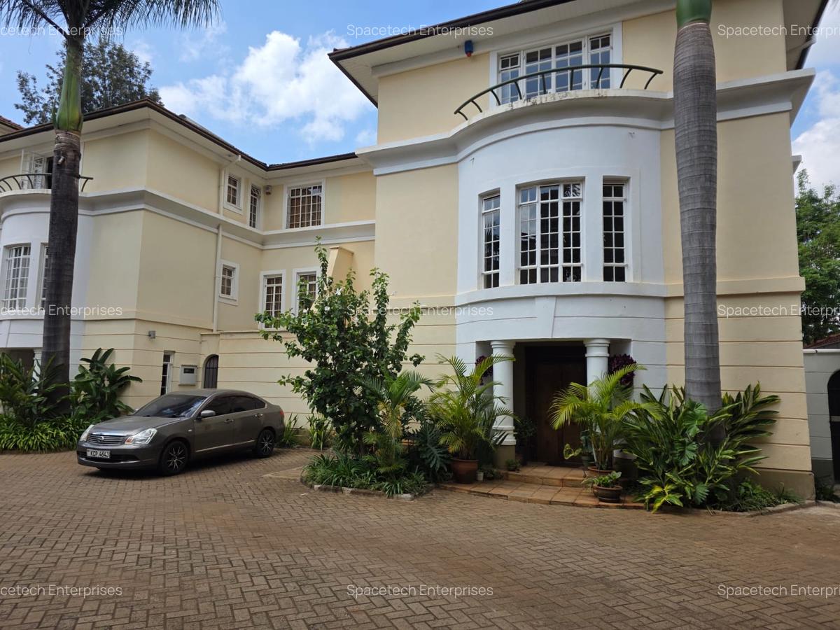 4 Bed Townhouse with En Suite in Spring Valley - 1