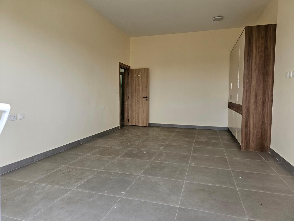 3 Bed Apartment with En Suite at Parklands - 16