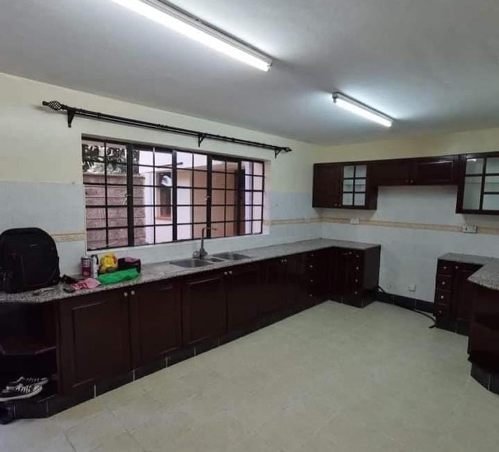 5 Bed Townhouse with En Suite in Lavington - 4