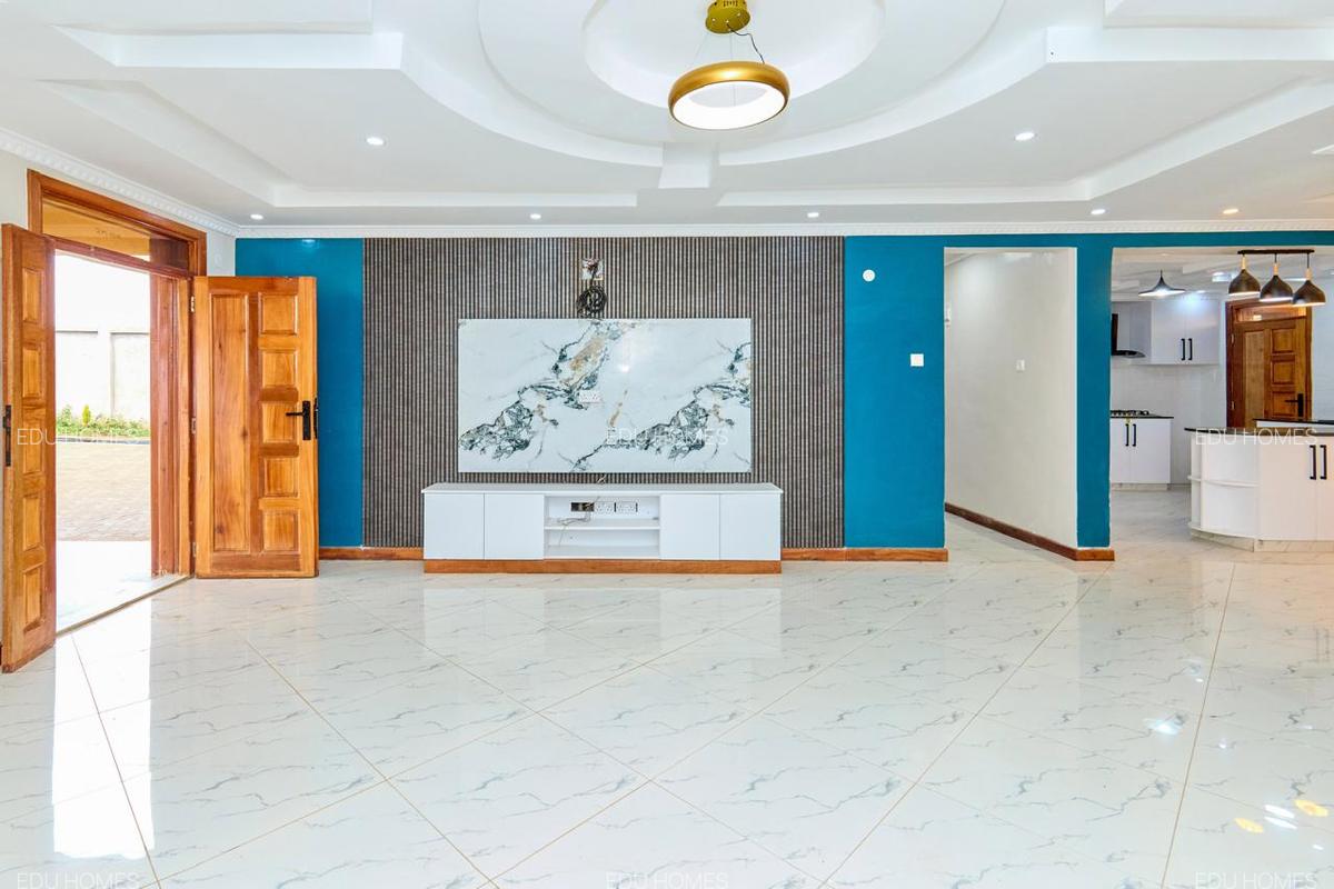 5 Bed Townhouse with En Suite at Maiyan - 2