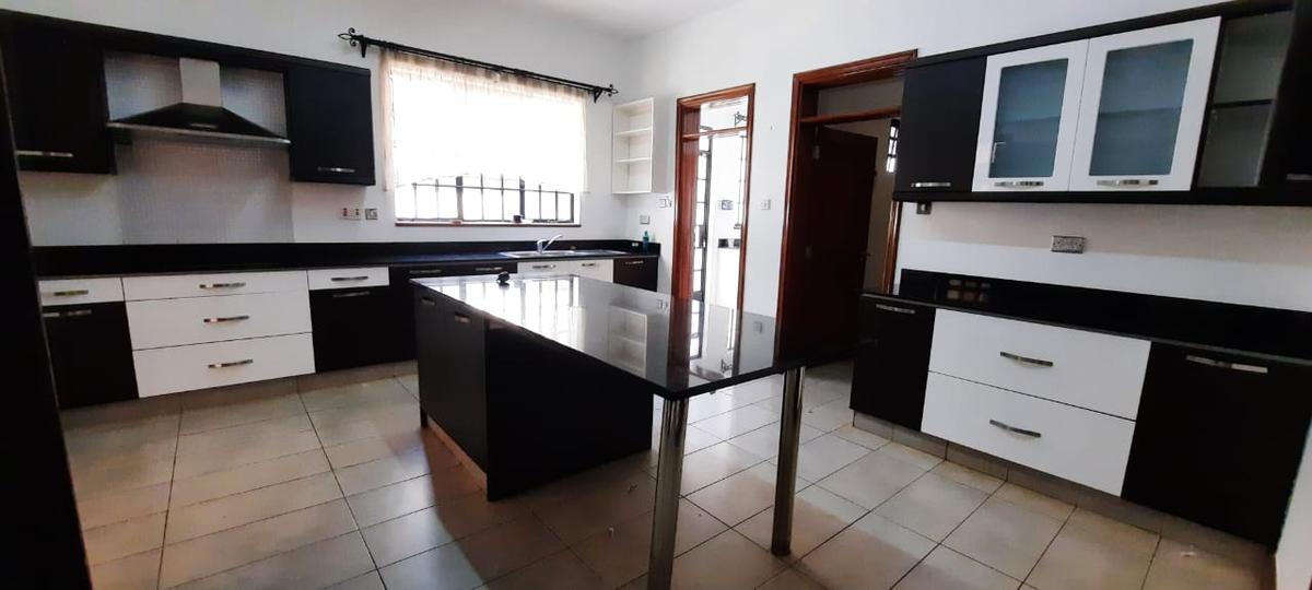 5 Bed Townhouse with En Suite in Lavington - 5