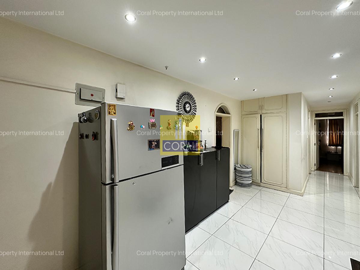 4 Bed Apartment in Riverside - 3