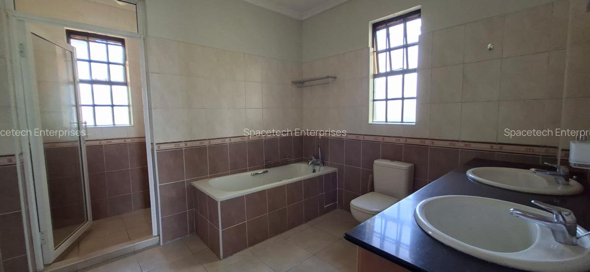 4 Bed Townhouse with En Suite in Runda - 13