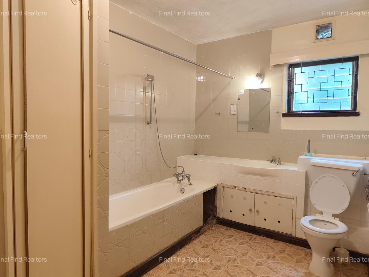 4 Bed House with En Suite in Runda - 17