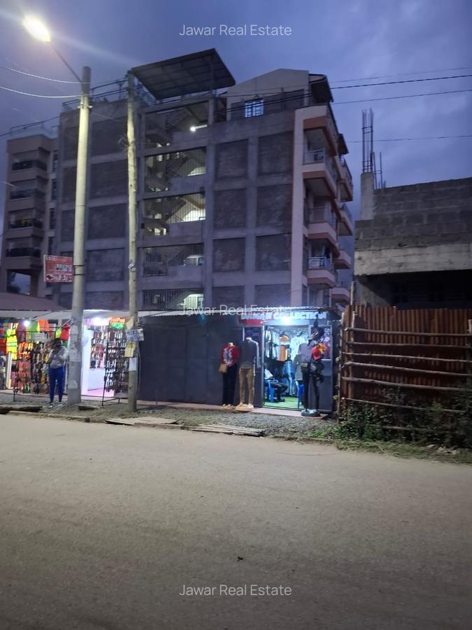 1 Bed Apartment with En Suite at Shooters - 1