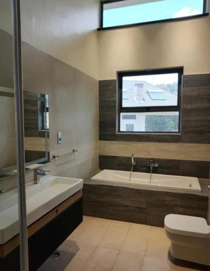 5 Bed House with En Suite in Spring Valley - 9