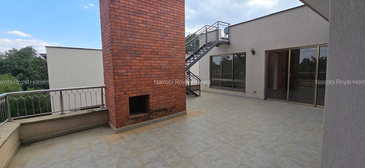5 Bed Townhouse with En Suite at Lavington Green - 16