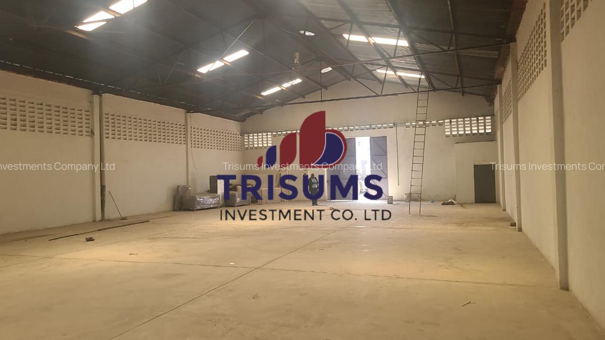 4,500 ft² Warehouse with Service Charge Included in Industrial Area - 3