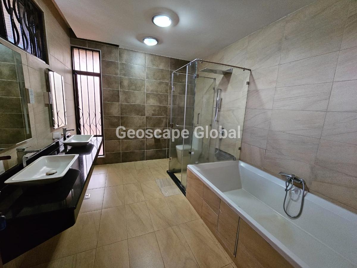 5 Bed House with En Suite in Runda - 19