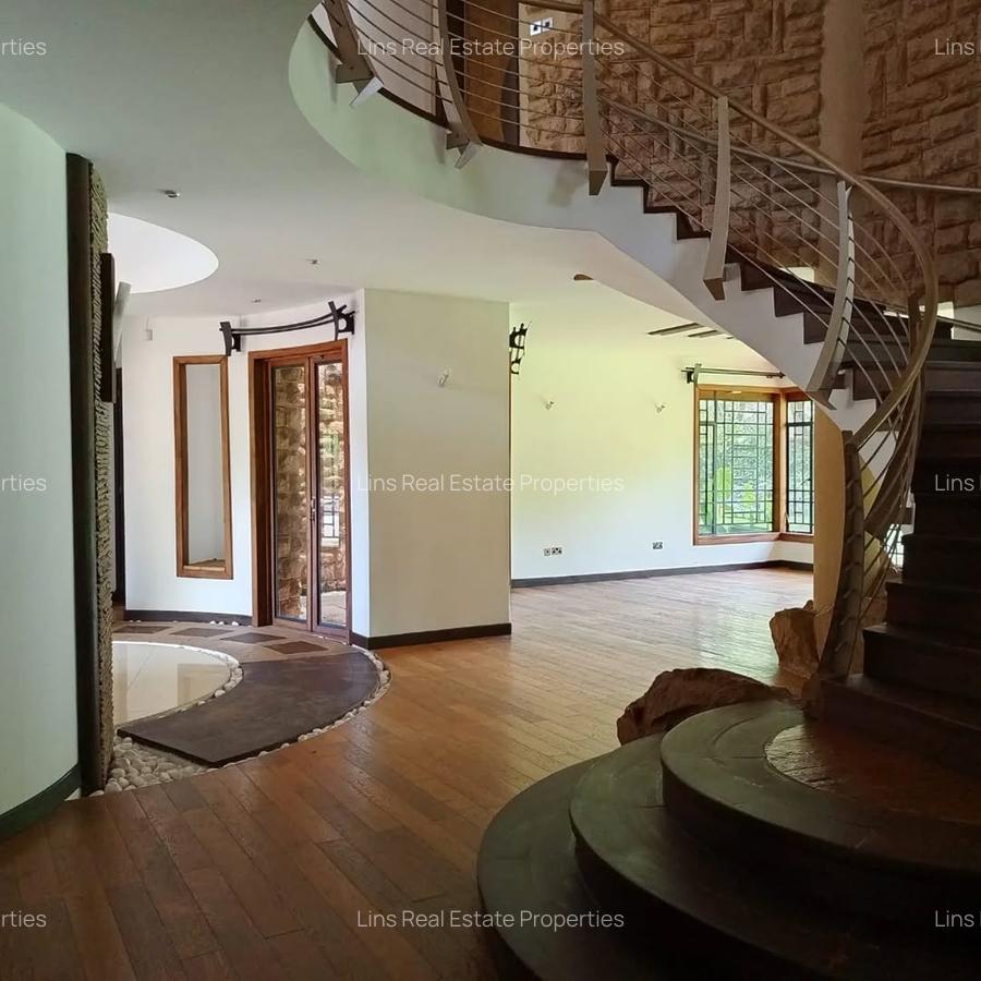 4 Bed Townhouse with En Suite in Lake View - 16