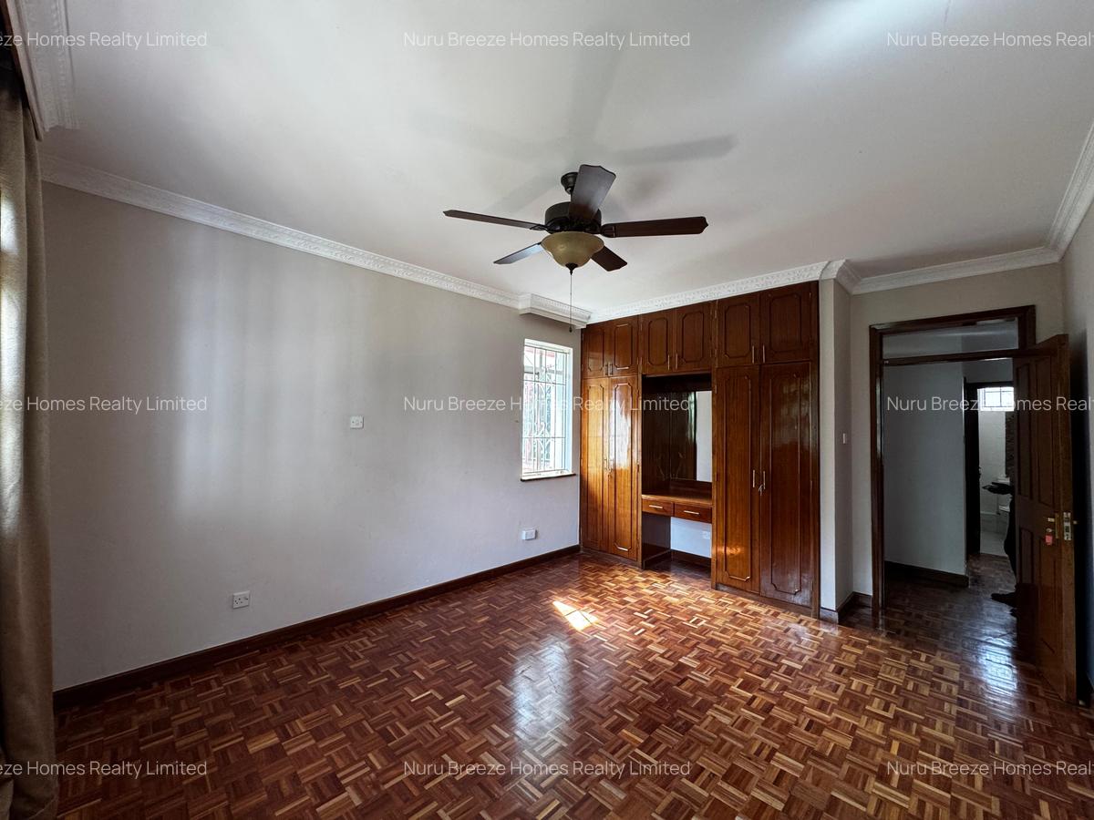 4 Bed House with En Suite in Runda - 14