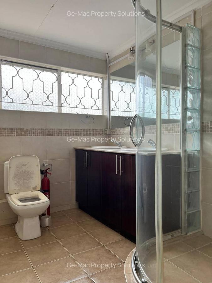 5 Bed House with En Suite in Runda - 17