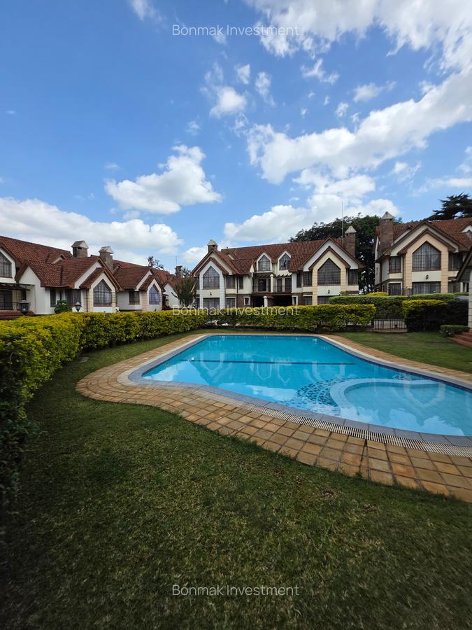 5 Bed Townhouse with En Suite at Lavington Green - 14