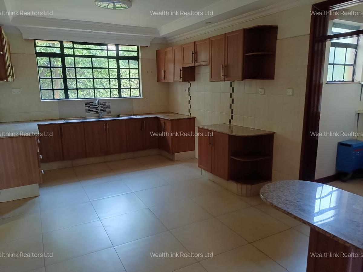 4 Bed Townhouse with En Suite at Redhill - 5