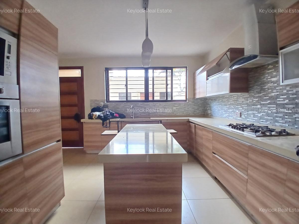 5 Bed Townhouse with En Suite at Lavington - 6