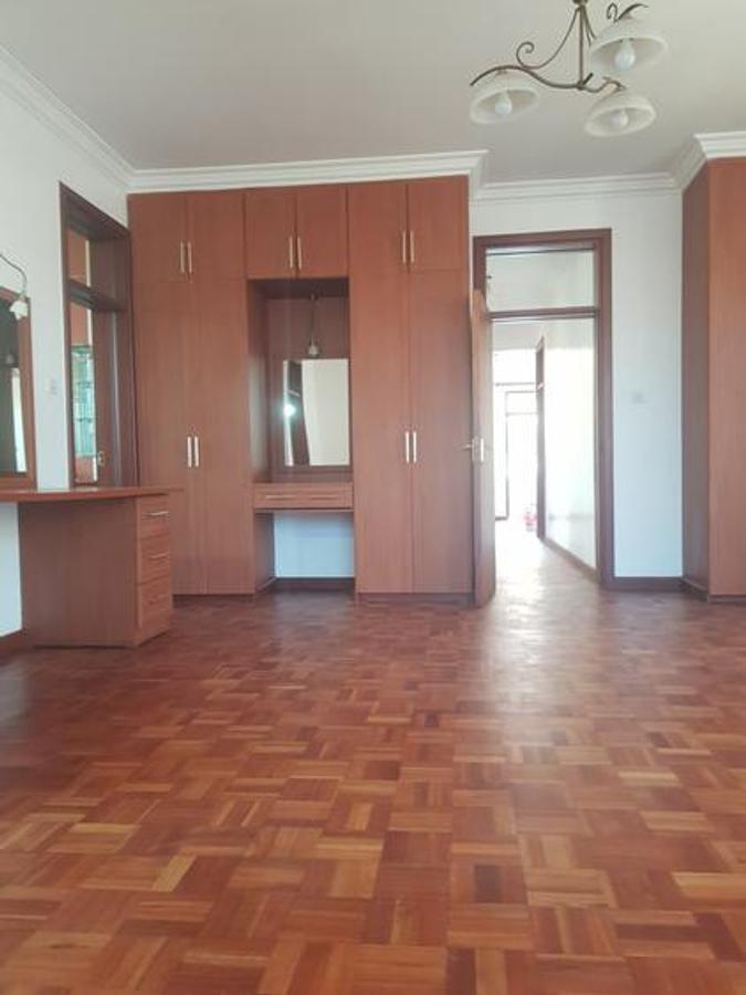 4 Bed Townhouse with En Suite in Lavington - 15