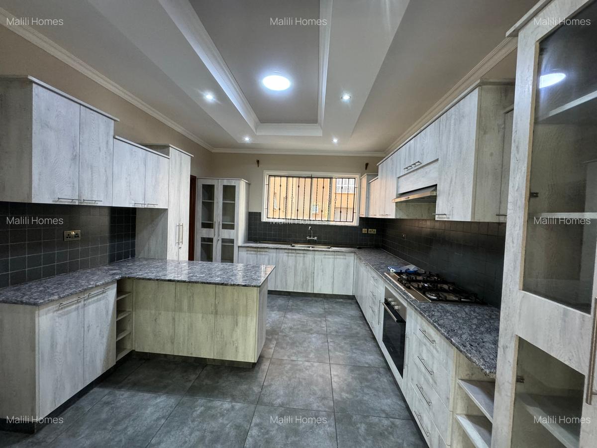 3 Bed Apartment in Riverside - 8