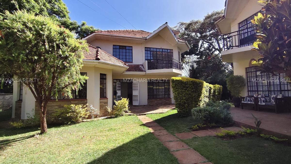 4 Bed House with En Suite in Spring Valley - 1