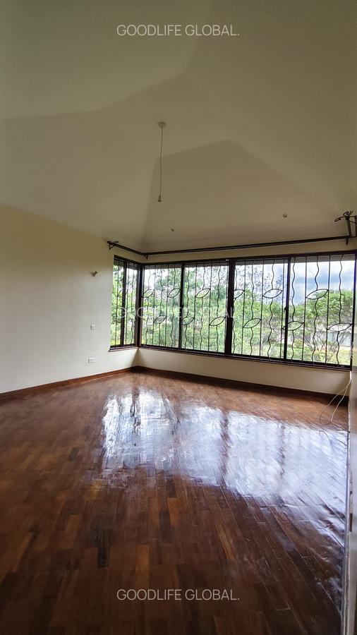 4 Bed House with En Suite at Ridgeways - 5