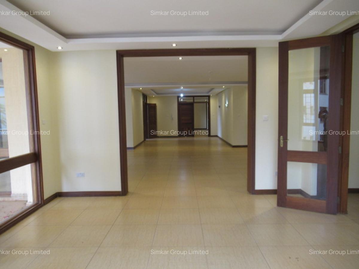 4 Bed Apartment with En Suite at Riverside Drive - 20