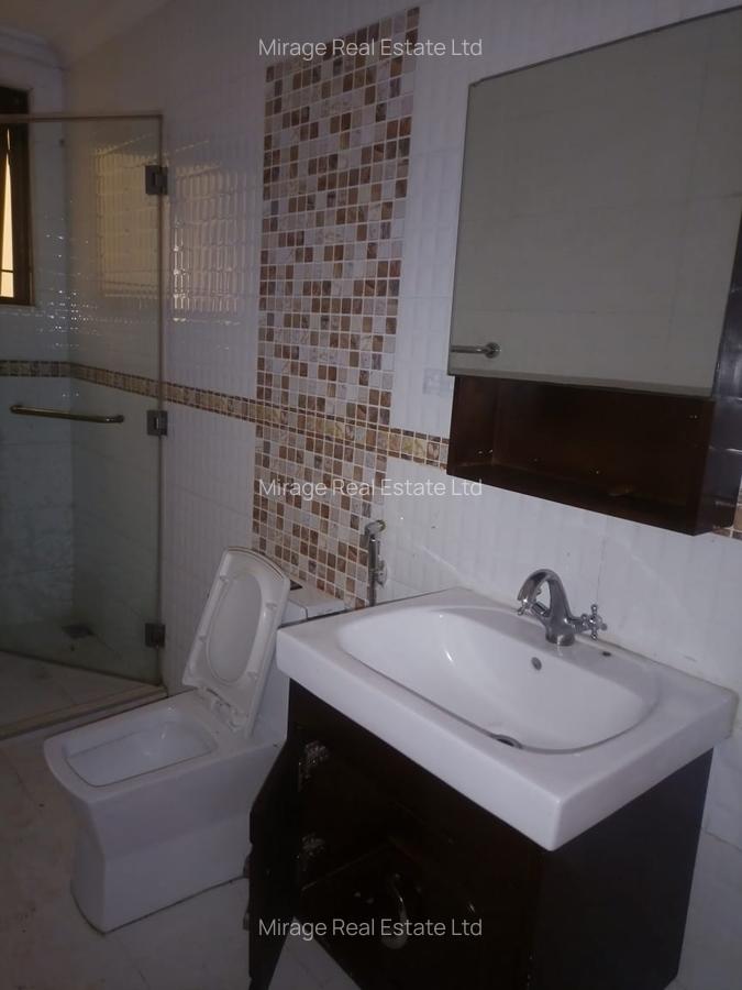 4 Bed Villa with En Suite in Lavington - 6