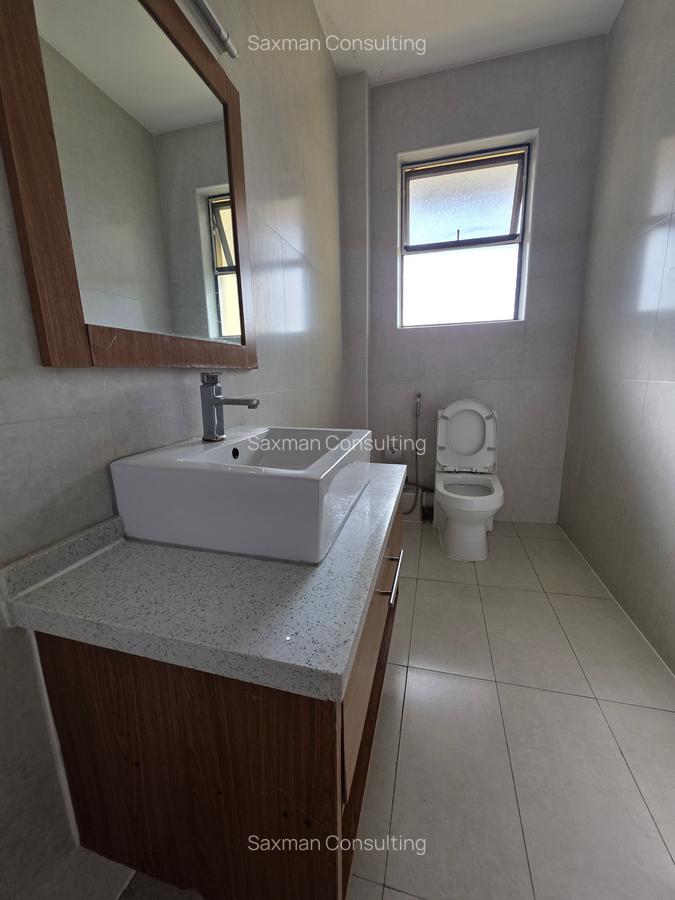 3 Bed Apartment with En Suite in Brookside - 8