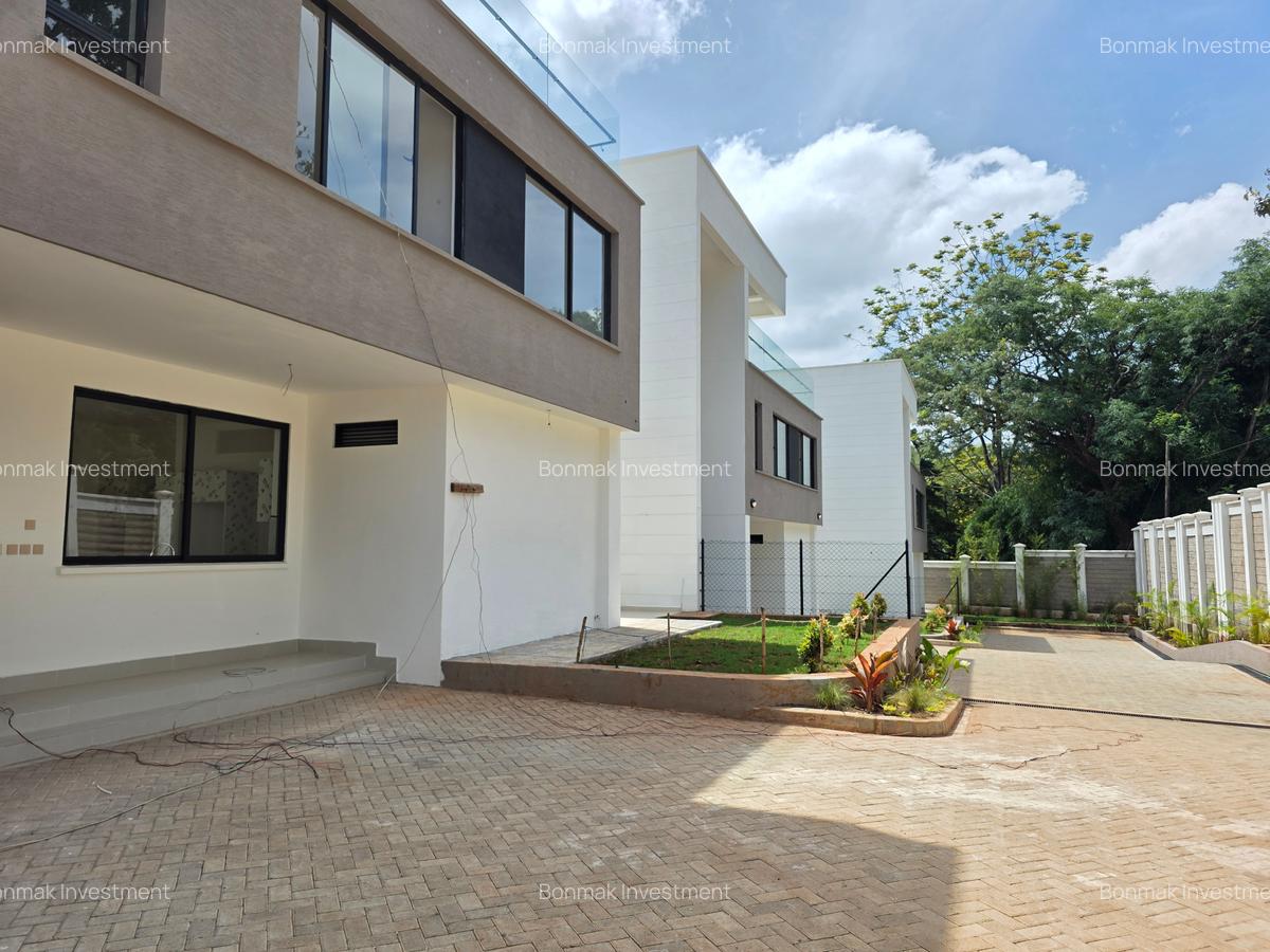 6 Bed Townhouse with En Suite at Old Kitusuru - 12
